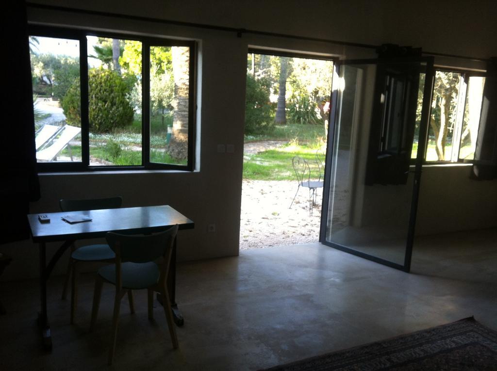 Hotel Du Coté de Chez Soi La Ciotat Habitación foto